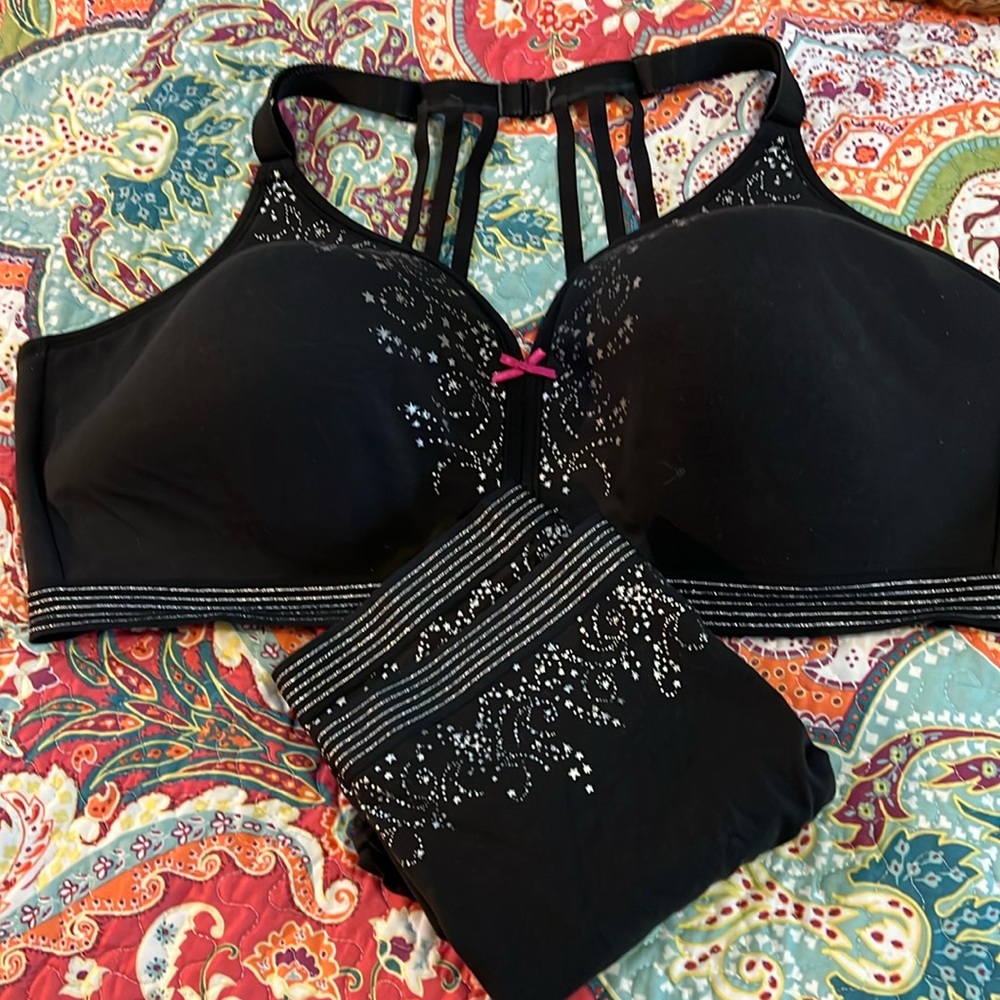Bra and panty (2 panties) set